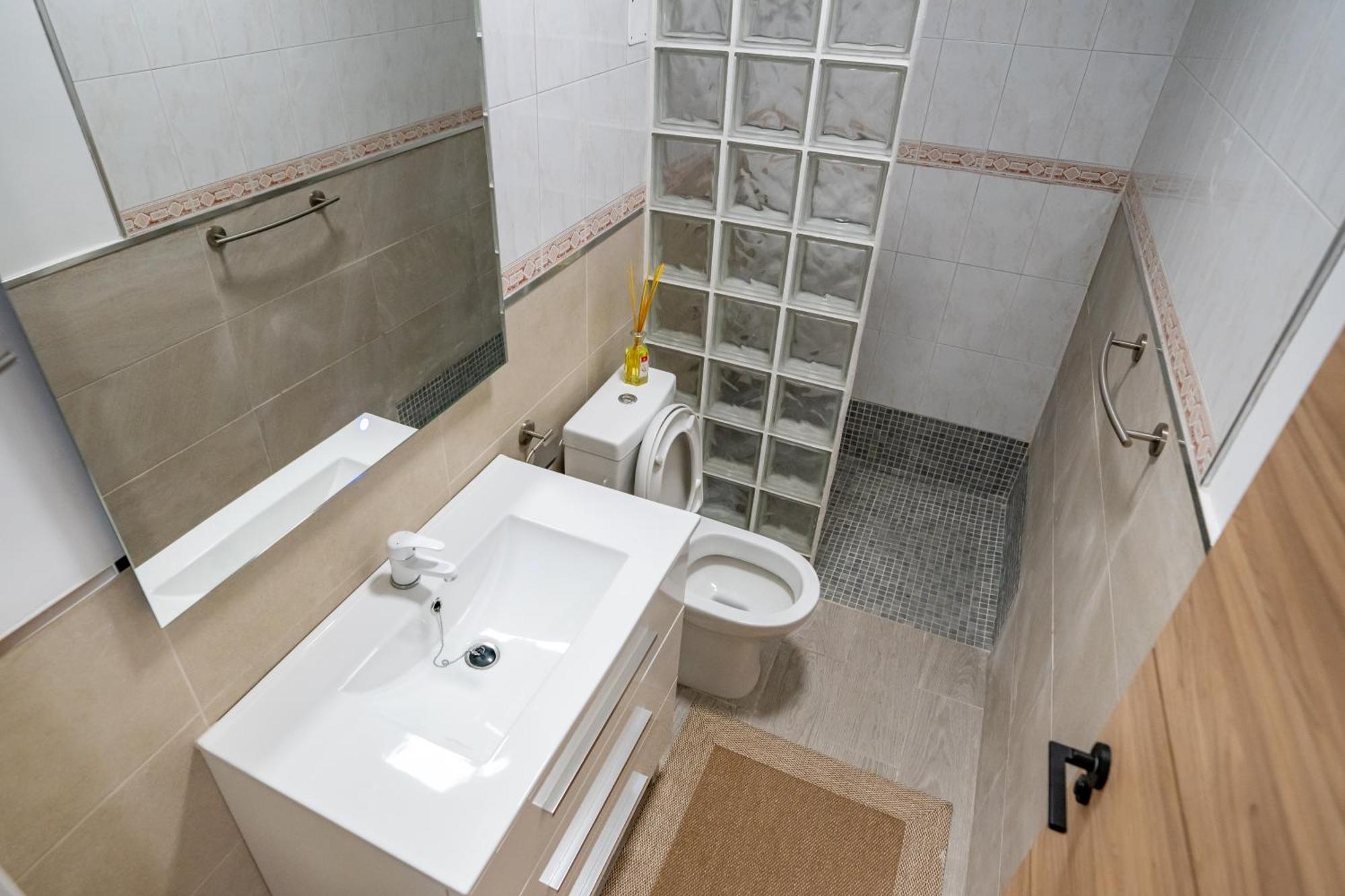 Casa Julio - Alcala Complete Coastal Retreat - Entire Apartment - 3 Min Walk From The Ocean - Shared Entrance With Host ภายนอก รูปภาพ