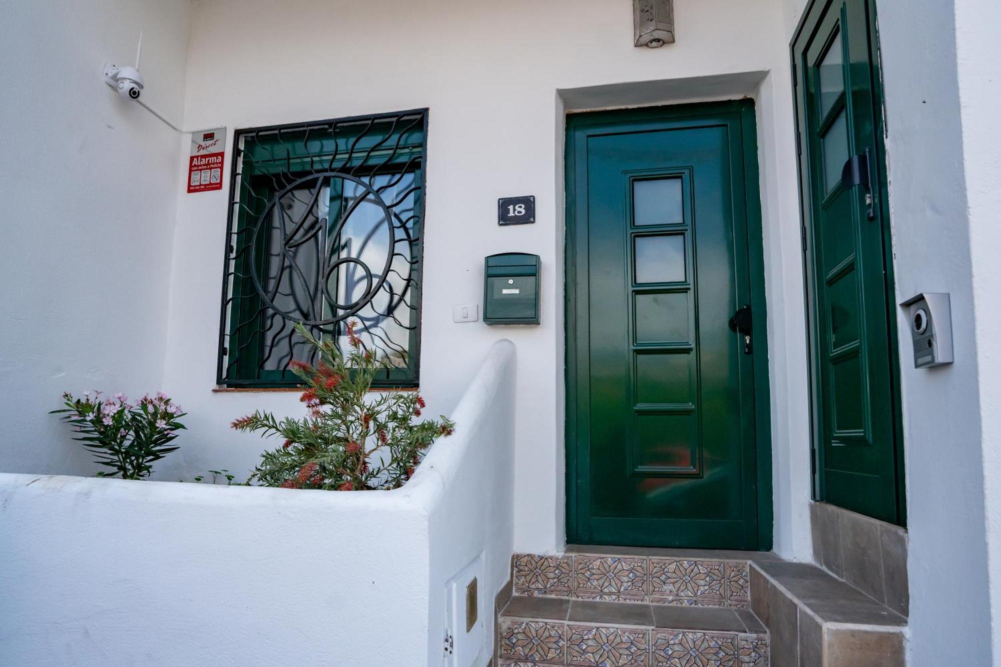 Casa Julio - Alcala Complete Coastal Retreat - Entire Apartment - 3 Min Walk From The Ocean - Shared Entrance With Host ภายนอก รูปภาพ