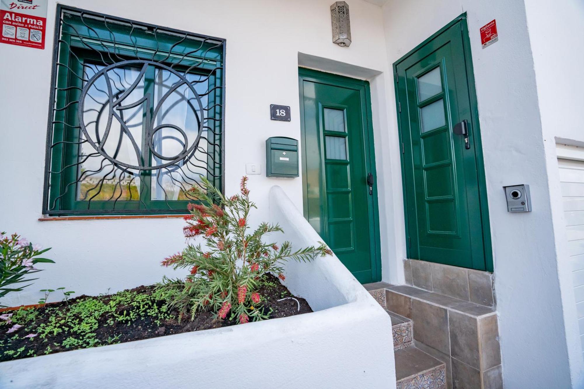 Casa Julio - Alcala Complete Coastal Retreat - Entire Apartment - 3 Min Walk From The Ocean - Shared Entrance With Host ภายนอก รูปภาพ