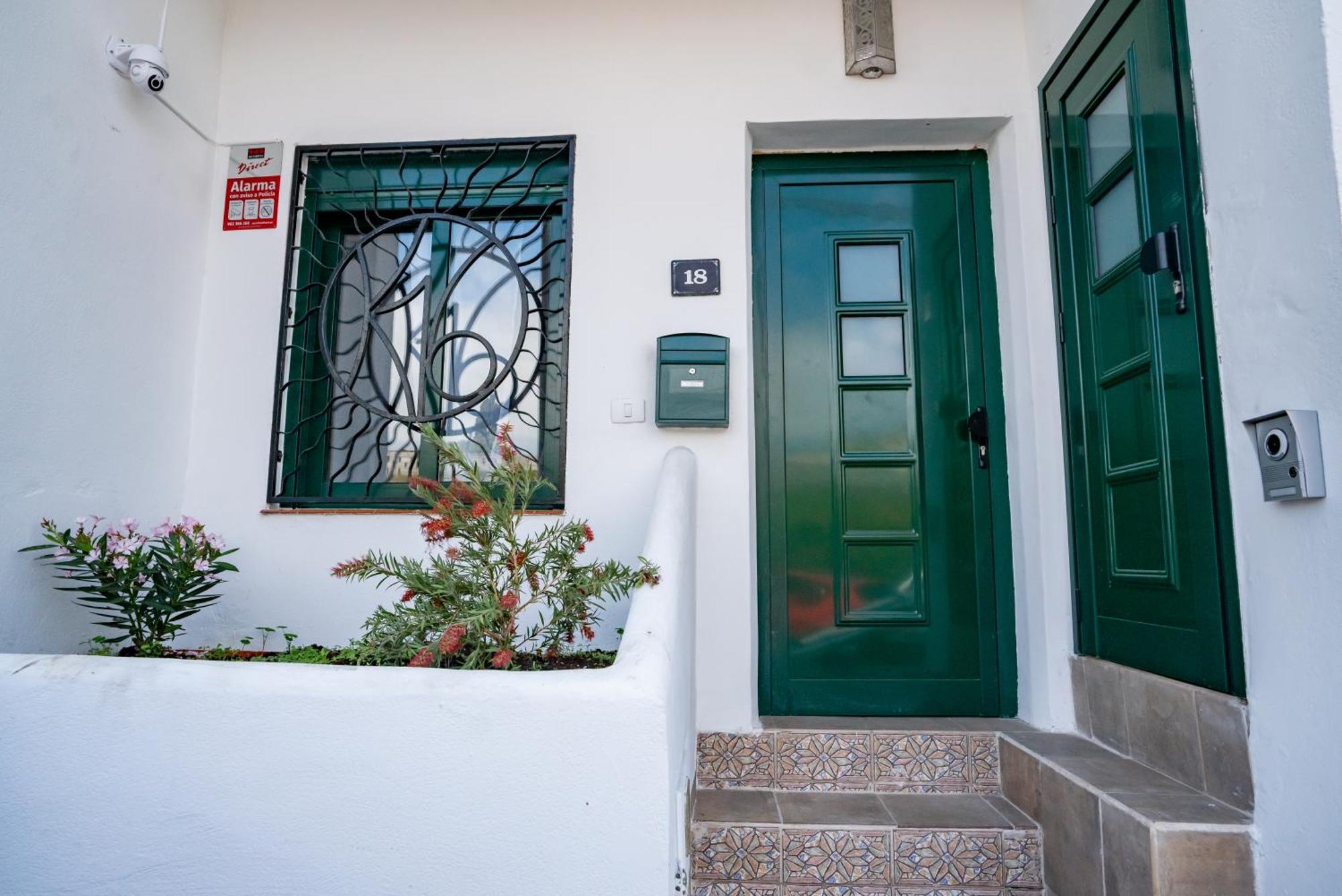 Casa Julio - Alcala Complete Coastal Retreat - Entire Apartment - 3 Min Walk From The Ocean - Shared Entrance With Host ภายนอก รูปภาพ