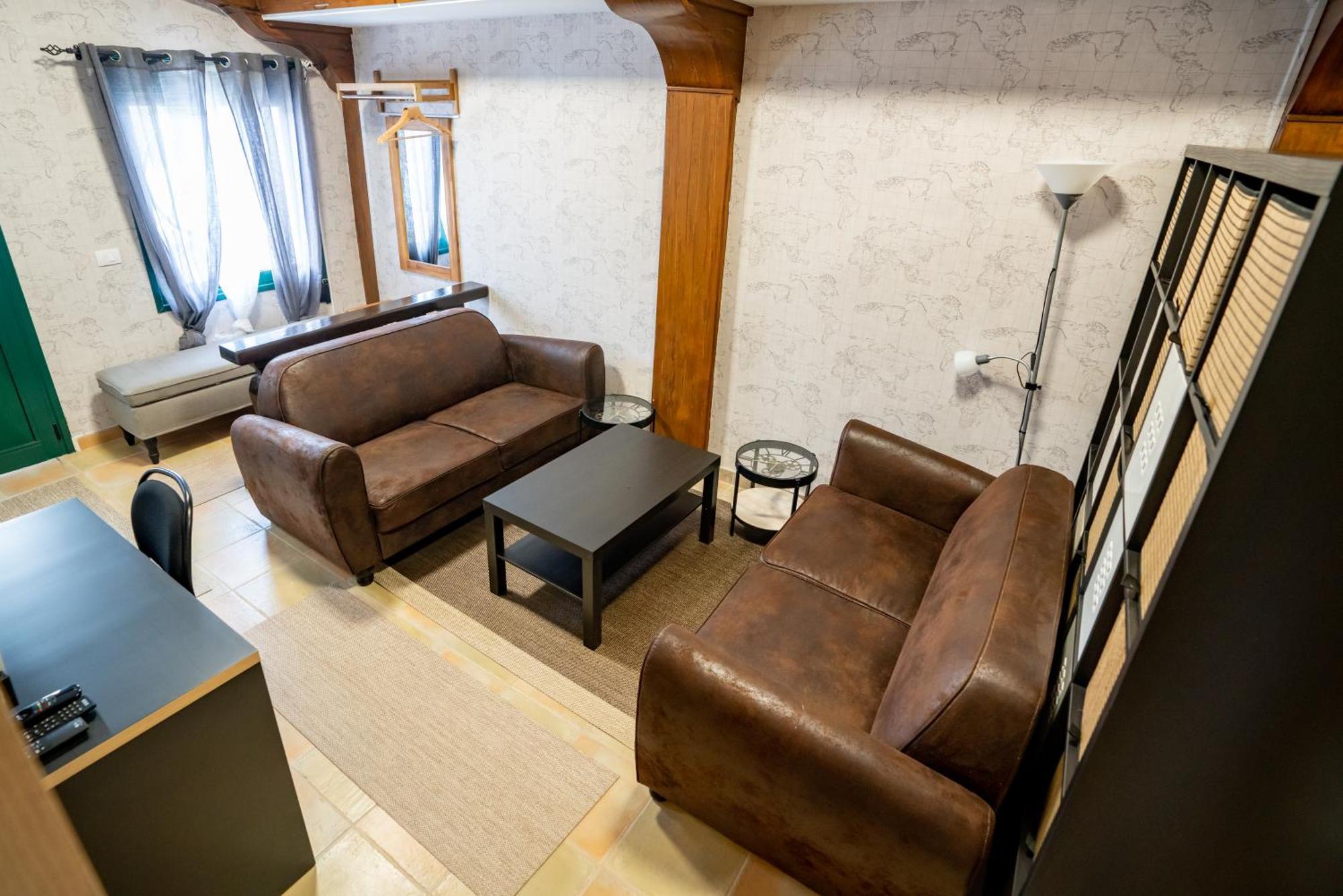 Casa Julio - Alcala Complete Coastal Retreat - Entire Apartment - 3 Min Walk From The Ocean - Shared Entrance With Host ภายนอก รูปภาพ